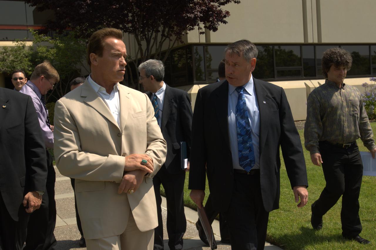California Governor Arnold Schwarzenegger with Pete Worden, Ames Center Director during a visit to Ames.