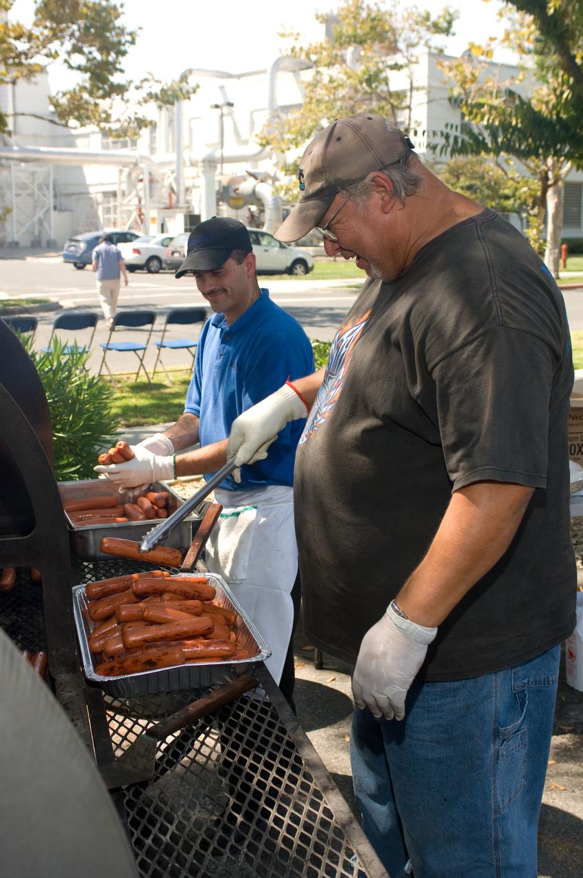 Ames Family Day Picnic in celebration of NASA's 50th Anniversary