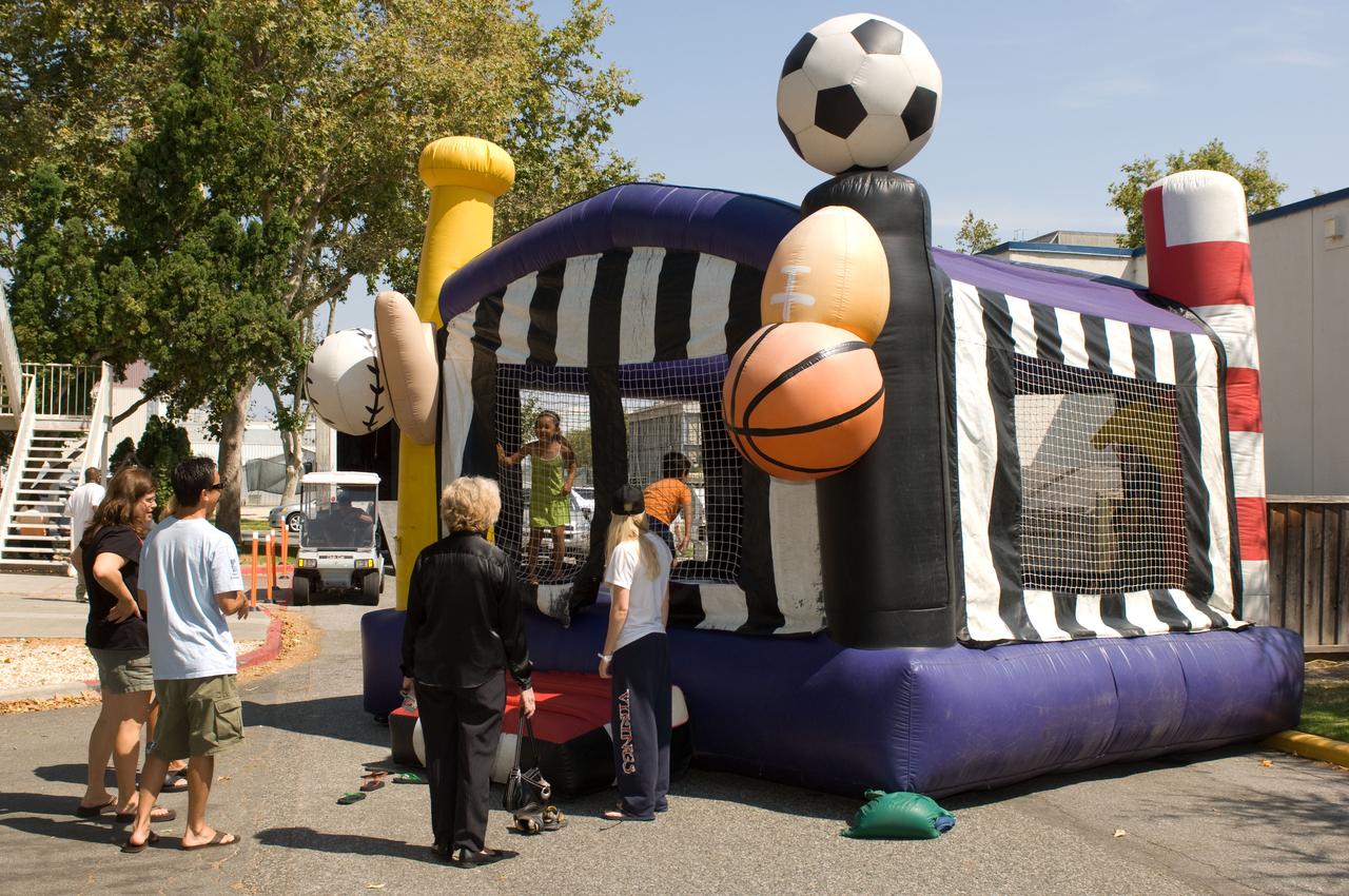 Ames Family Day Picnic in celebration of NASA's 50th Anniversary