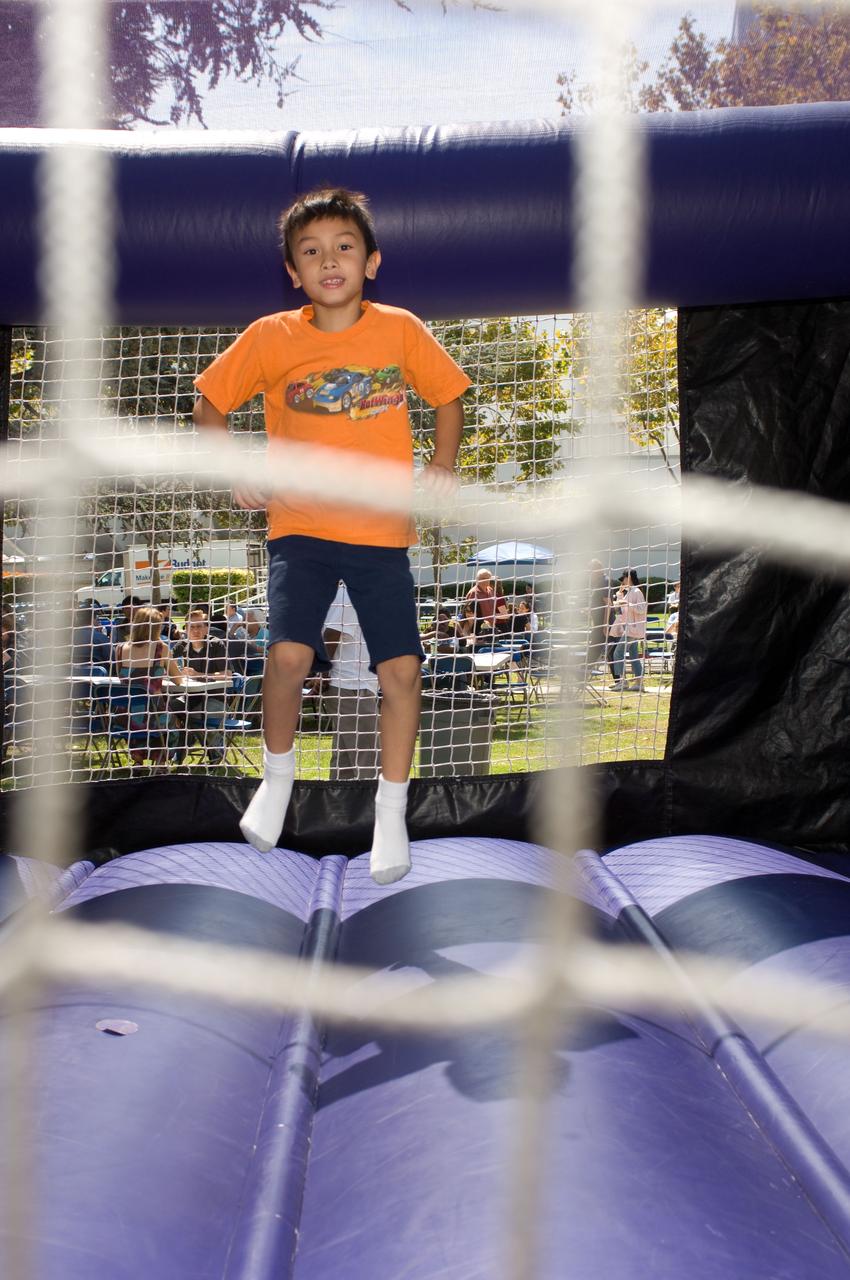 Ames Family Day Picnic in celebration of NASA's 50th Anniversary