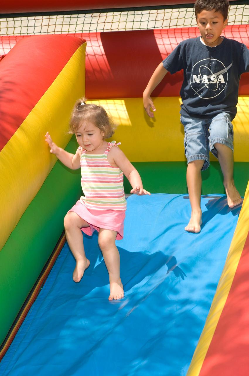 Ames Family Day Picnic in celebration of NASA's 50th Anniversary