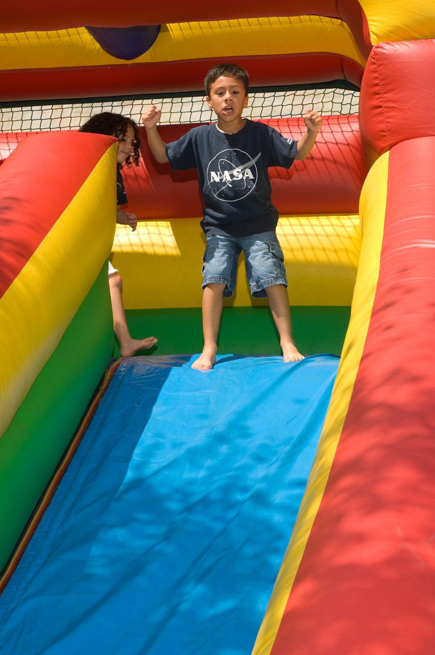 Ames Family Day Picnic in celebration of NASA's 50th Anniversary