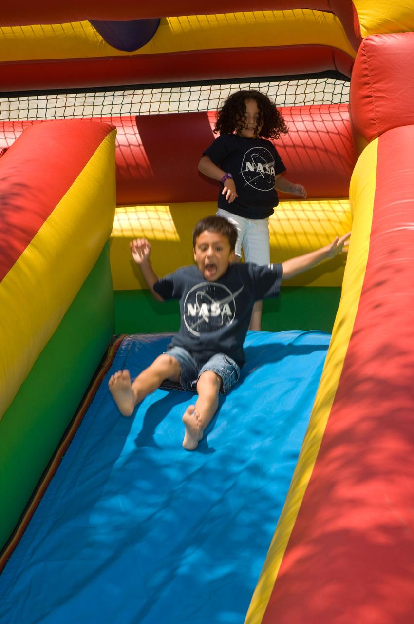 Ames Family Day Picnic in celebration of NASA's 50th Anniversary