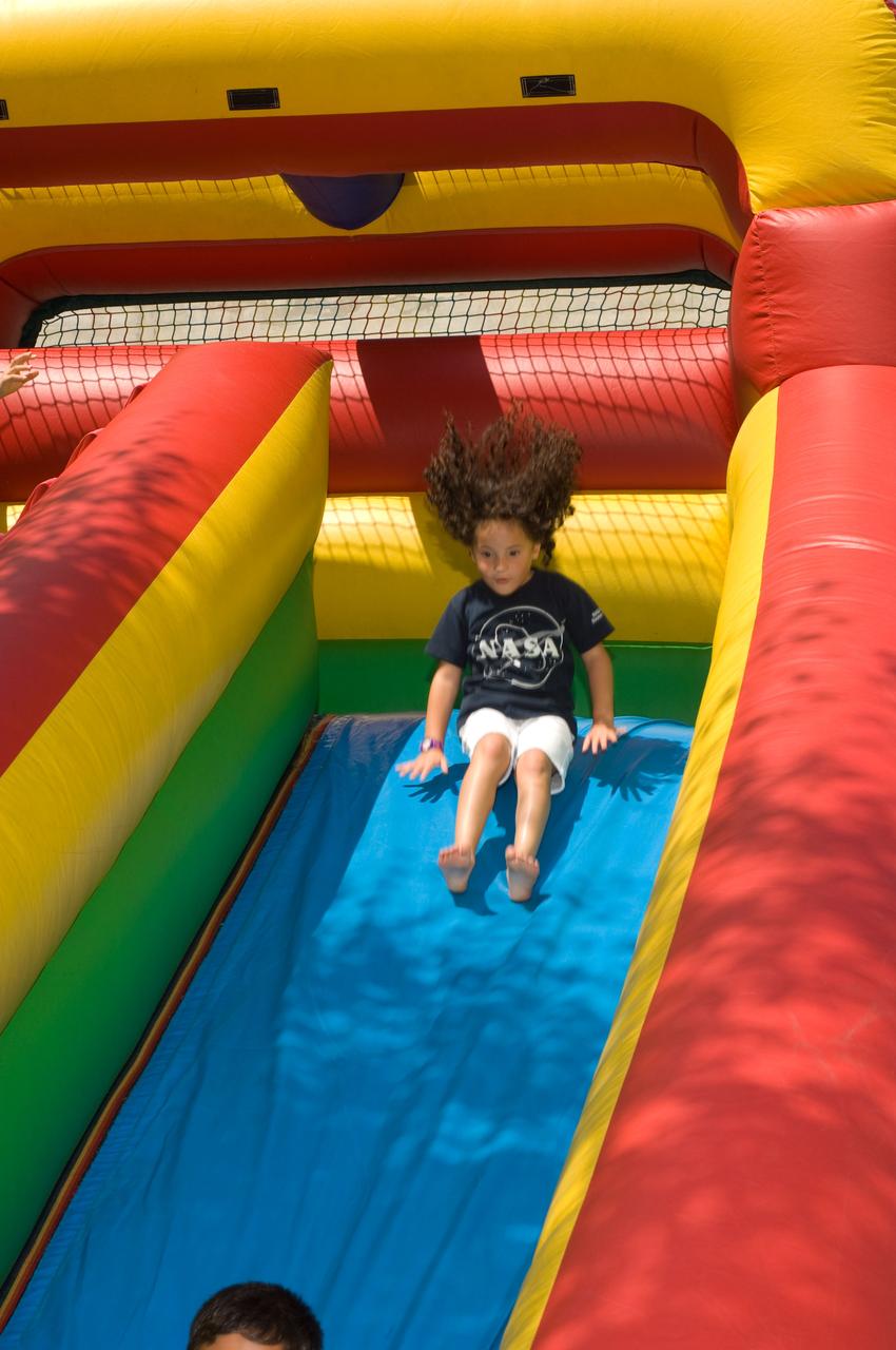 Ames Family Day Picnic in celebration of NASA's 50th Anniversary