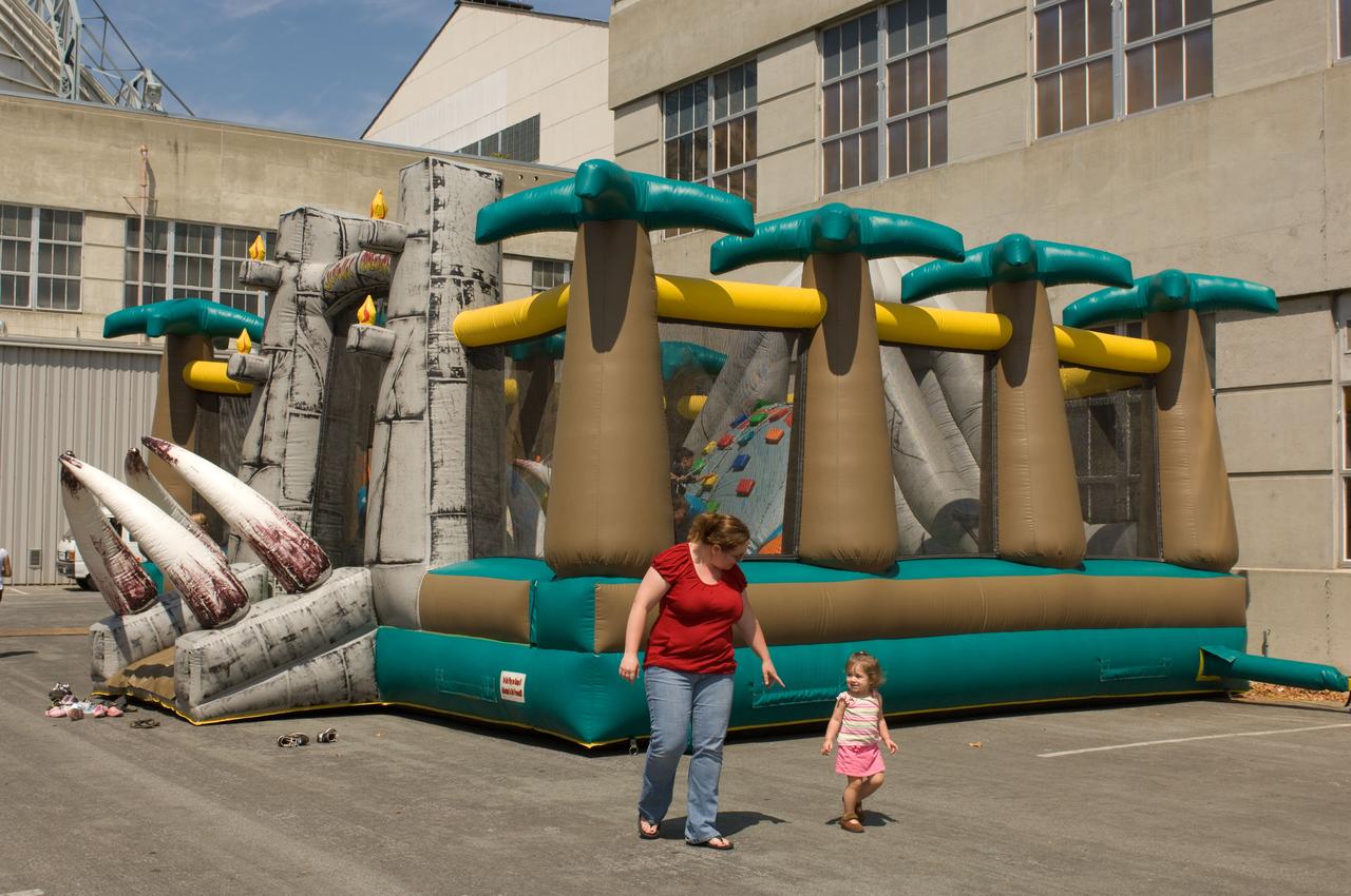 Ames Family Day Picnic in celebration of NASA's 50th Anniversary