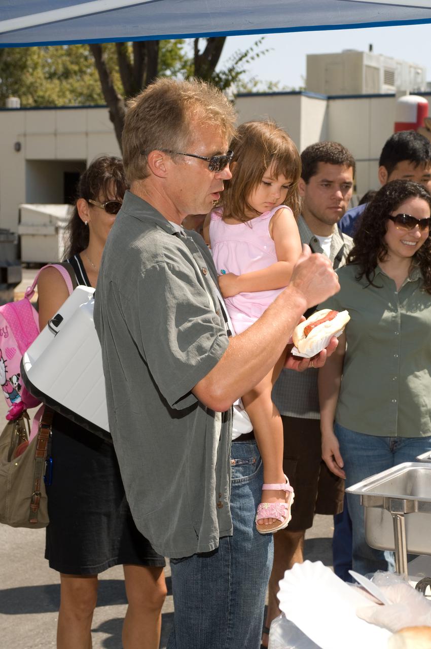 Ames Family Day Picnic in celebration of NASA's 50th Anniversary