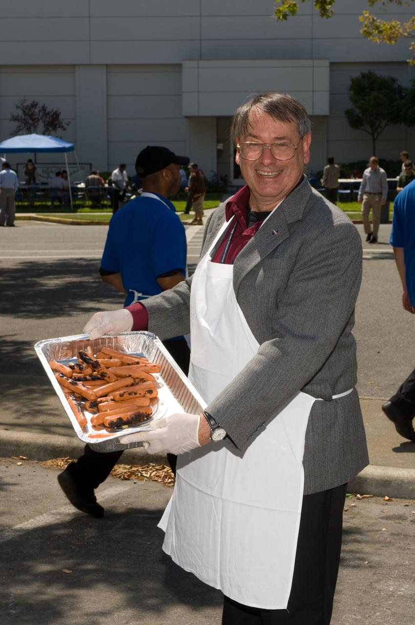 Ames Family Day Picnic in celebration of NASA's 50th Anniversary. Center Director Pete Worden take serving up some hot dogs