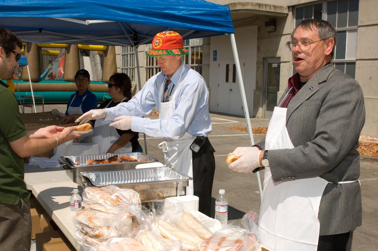 Ames Family Day Picnic in celebration of NASA's 50th Anniversary