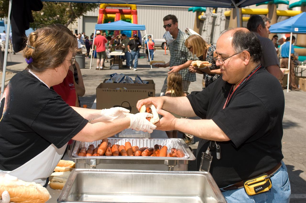 Ames Family Day Picnic in celebration of NASA's 50th Anniversary