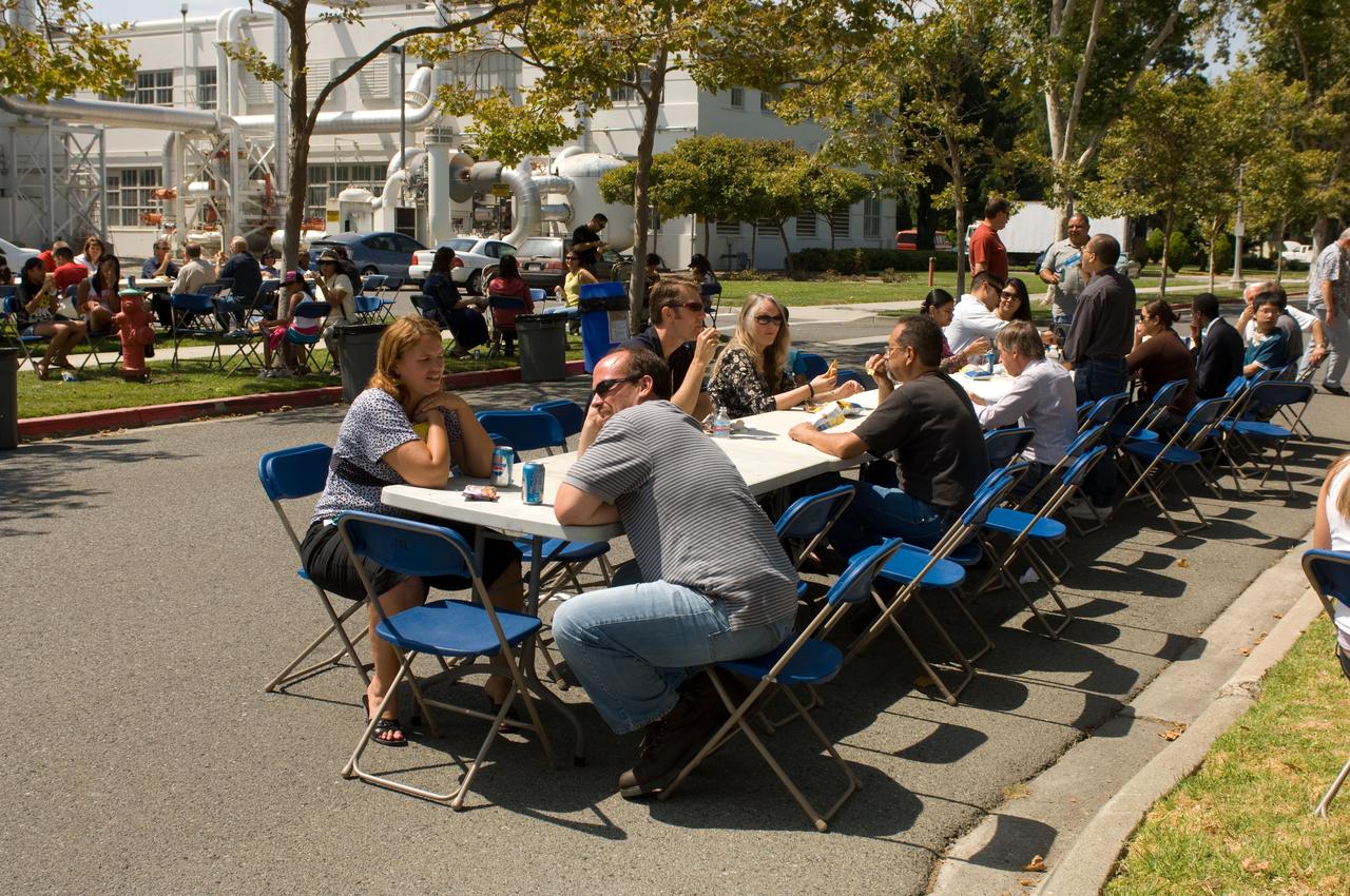 Ames Family Day Picnic in celebration of NASA's 50th Anniversary   note Diane Farrar