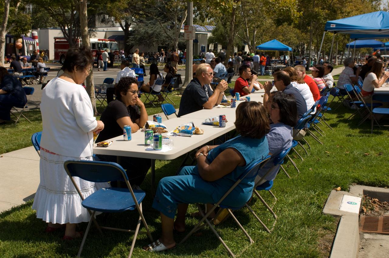 Ames Family Day Picnic in celebration of NASA's 50th Anniversary
