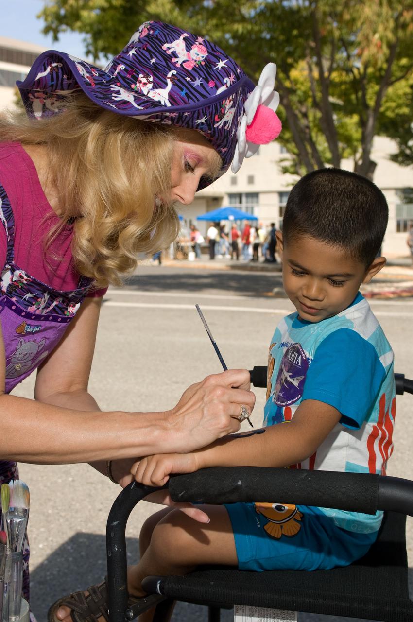 Ames Family Day Picnic in celebration of NASA's 50th Anniversary