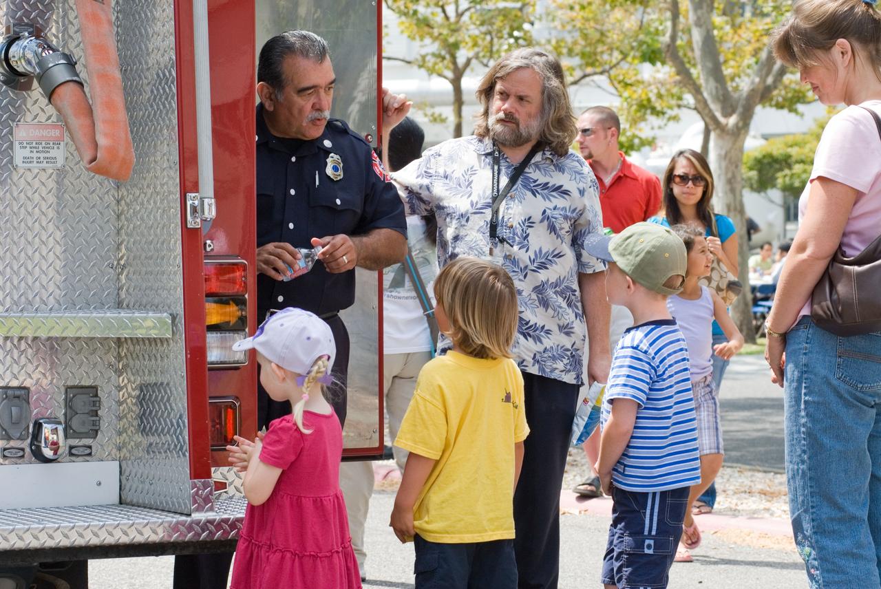 Ames Family Day Picnic in celebration of NASA's 50th Anniversary