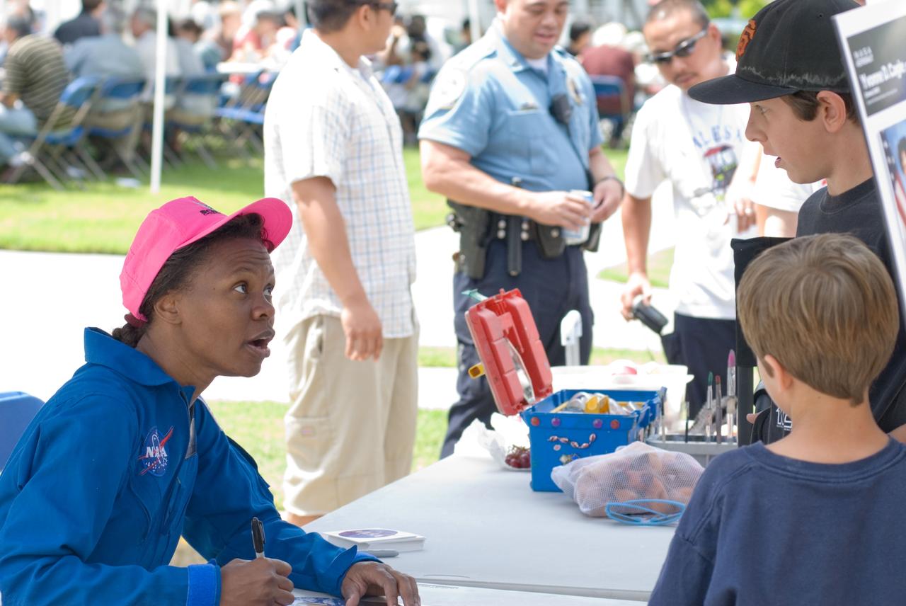 Ames Family Day Picnic in celebration of NASA's 50th Anniversary