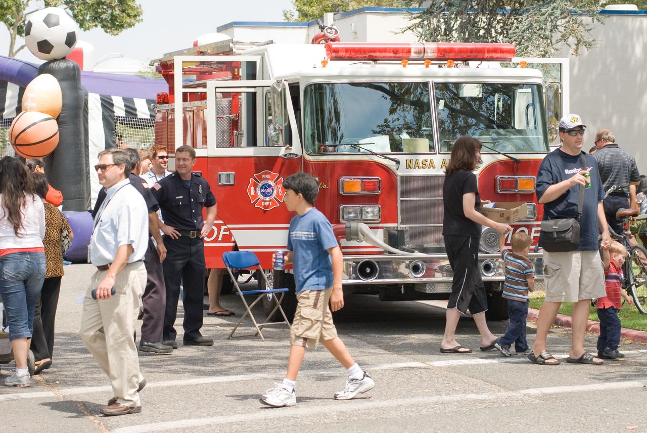 Ames Family Day Picnic in celebration of NASA's 50th Anniversary