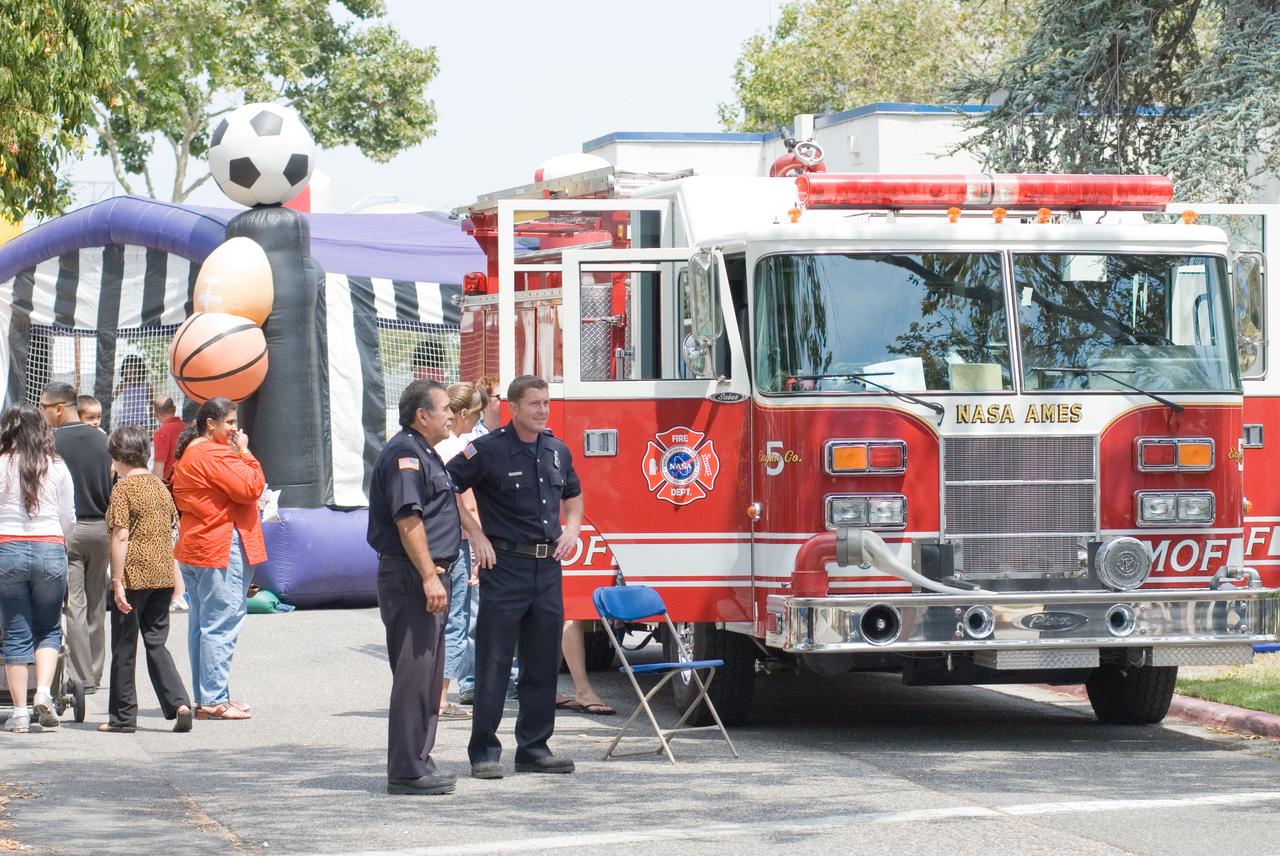 Ames Family Day Picnic in celebration of NASA's 50th Anniversary