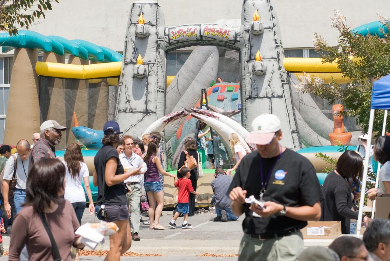 Ames Family Day Picnic in celebration of NASA's 50th Anniversary