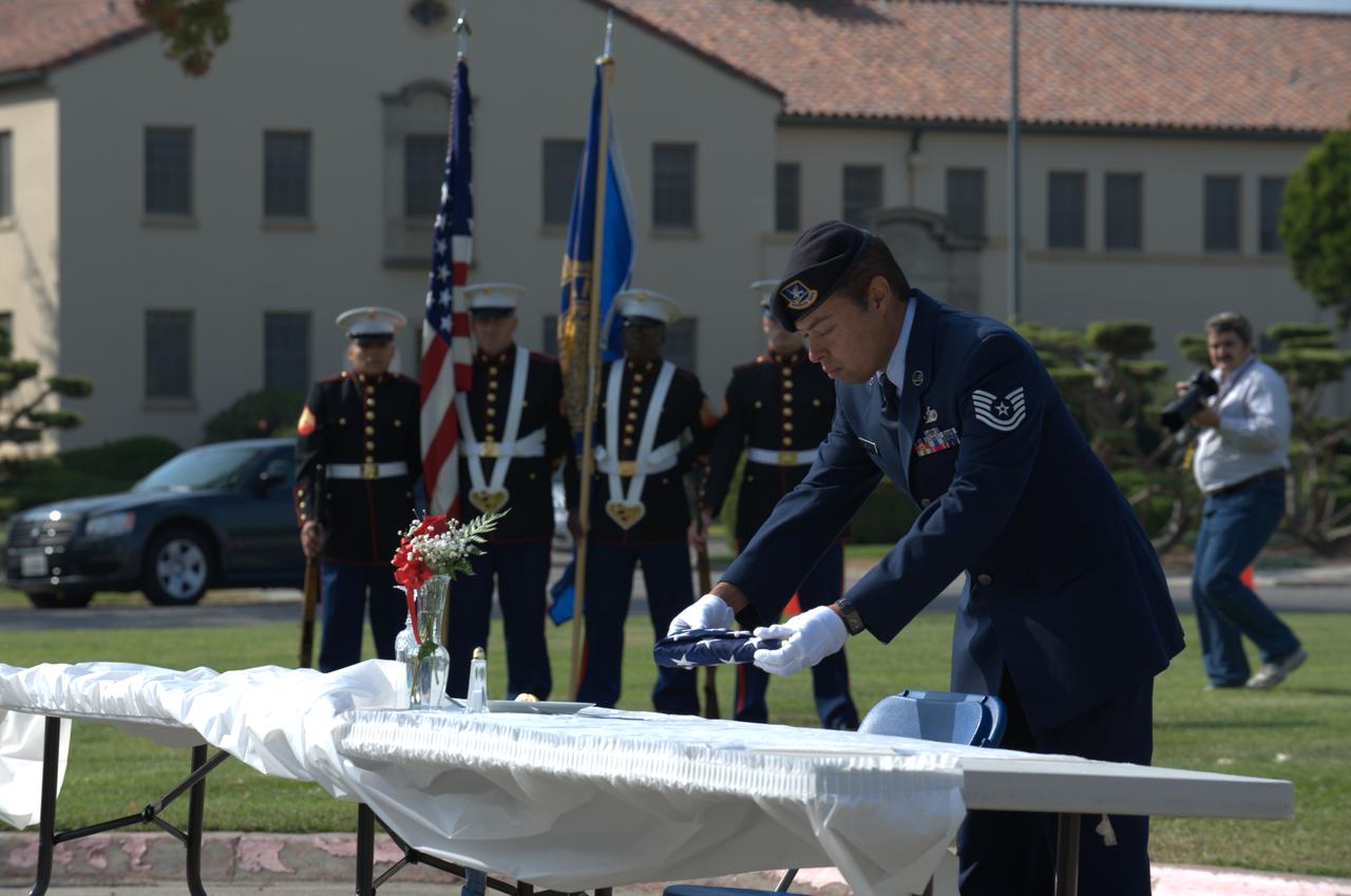 September 11th remembrance ceremony held in front of NASA Research Park Bldg-17 (Lunar Science Institute) hosted by the American Legion, Post 881, Moffett Field.  Step off to Amazing Grace - POW/MIA Detail; TSgt Robert Soua, Detail Commander, 129th Security Forces, TSgt Rachel Velasco, SSgt Susan Avalos, SSgt Alex Cohen, SSgt Elias Gonzalez