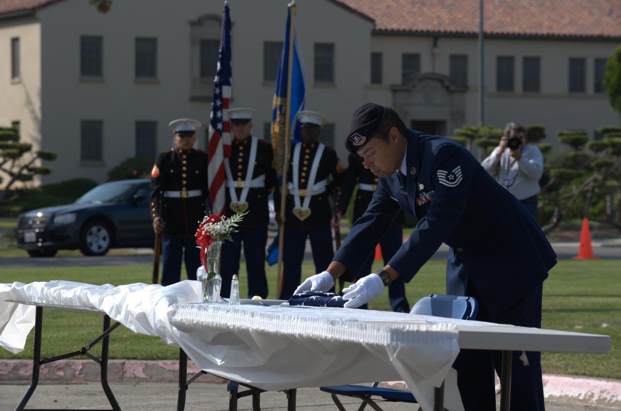September 11th remembrance ceremony held in front of NASA Research Park Bldg-17 (Lunar Science Institute) hosted by the American Legion, Post 881, Moffett Field.  Step off to Amazing Grace - POW/MIA Detail; TSgt Robert Soua, Detail Commander, 129th Security Forces, TSgt Rachel Velasco, SSgt Susan Avalos, SSgt Alex Cohen, SSgt Elias Gonzalez