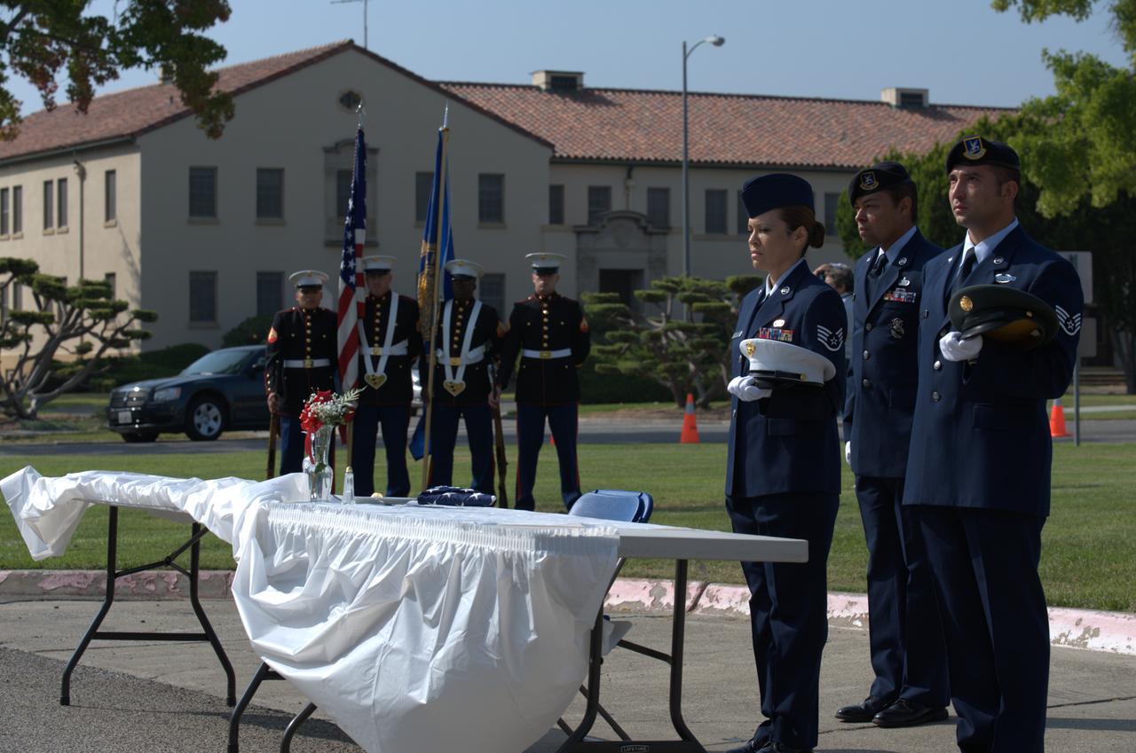 September 11th remembrance ceremony held in front of NASA Research Park Bldg-17 (Lunar Science Institute) hosted by the American Legion, Post 881, Moffett Field.  Step off to Amazing Grace - POW/MIA Detail; TSgt Robert Soua, Detail Commander, 129th Security Forces, TSgt Rachel Velasco, SSgt Susan Avalos, SSgt Alex Cohen, SSgt Elias Gonzalez