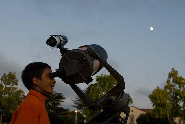 International Year of Asronomy 'Observe the Moon Night' public event on Shenandoah Plaza, located in NASA Research Park at NASA's Ames Research Center, Moffett Field, Calif. The moon observation eent featured dozens of telescopes set up by local amateur astronomers and astronomy clubs for the public to view the surface o the moon and other celestial objects. NASA experts will be on hand to provide information about NASA's plans for lunar exploration, including the recently launch Lunar Crater Observation Sensing Satellite (LCROSS) and Lunar Reconnaissance Obriter (LRO) missions.