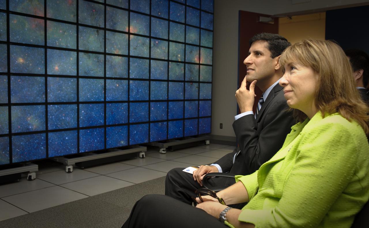 Obama Administration launches Cloud Computing Initiative at Ames Research Center. Vivek Kundra, White House Chief Federal Information Officer (right) and Lori Garver, NASA Deputy Administrator (left) get a tour & demo NASAS Supercomputing Center Hyperwall.