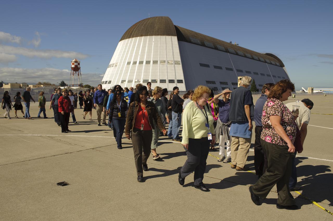 Ames 70_year picture day on Flight line.