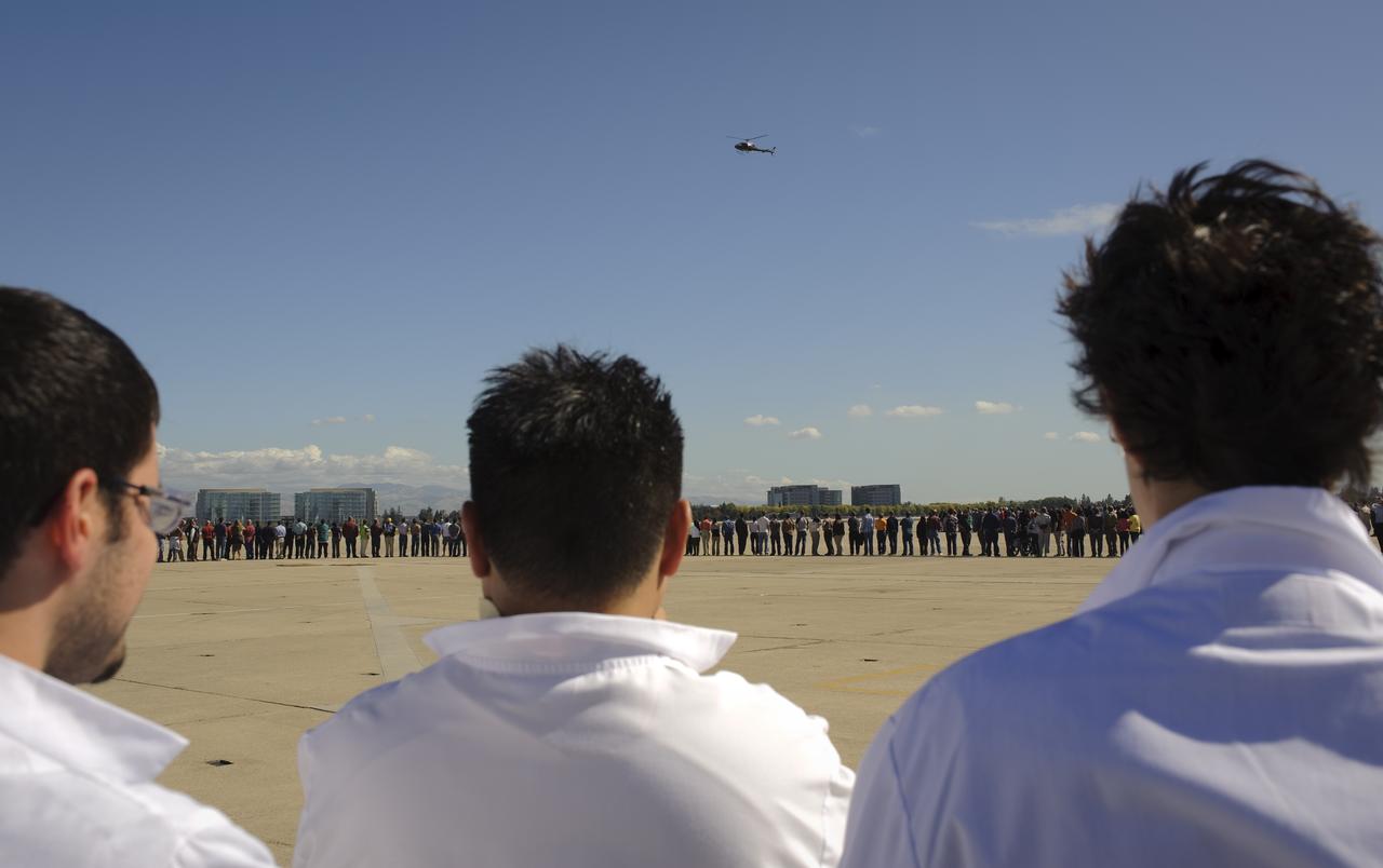 Ames 70_year picture day on Flight line.