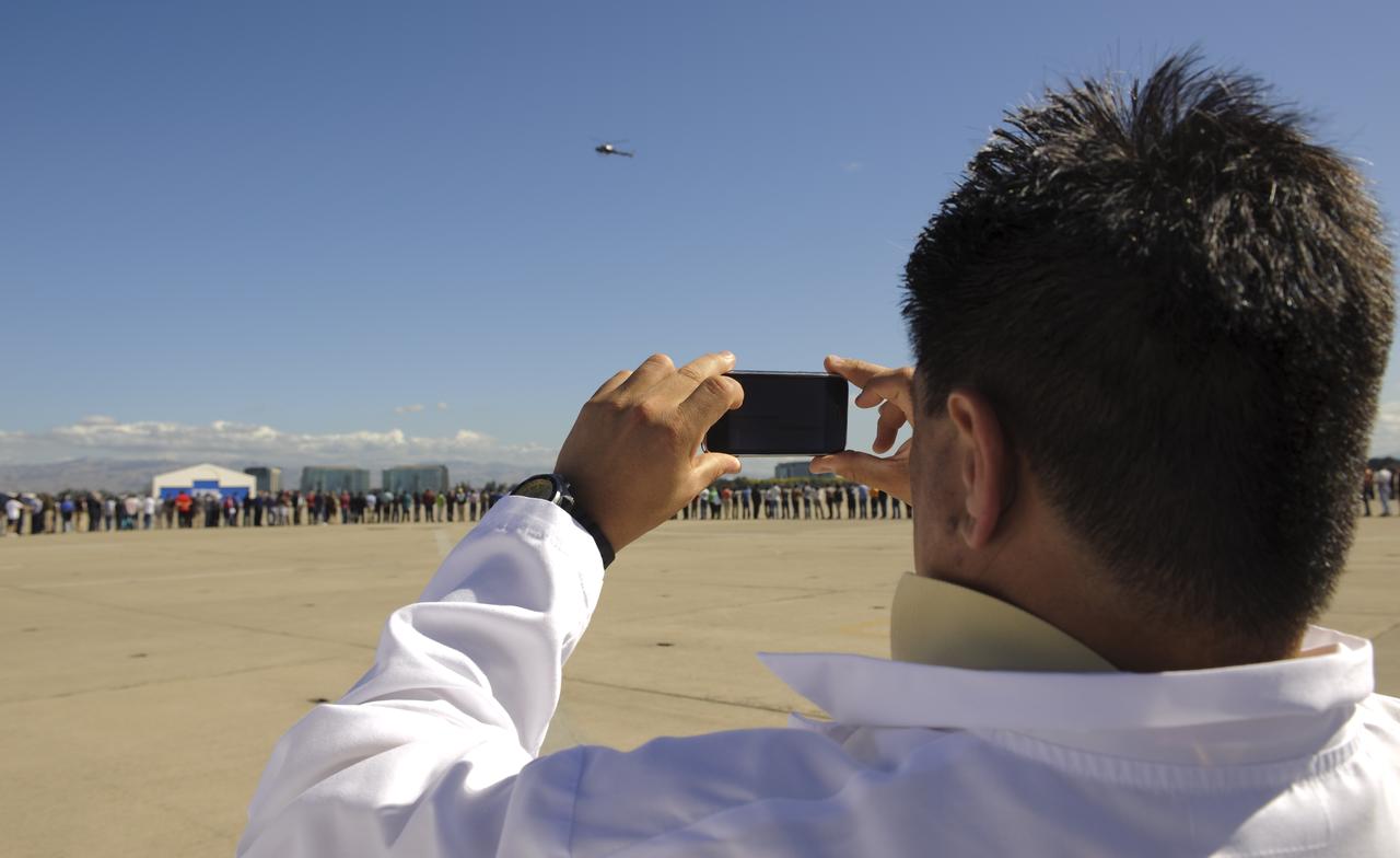Ames 70_year picture day on Flight line.