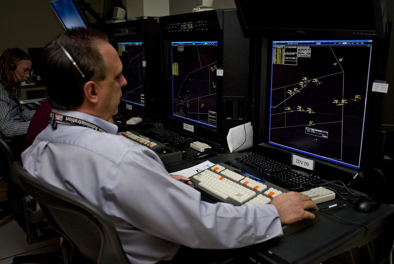 Efficient Descent Advisor, Simulaiton Number 2, ATC Lab N-257; ATC lab with Denver Air Traffic Controler Glen Hilgedick