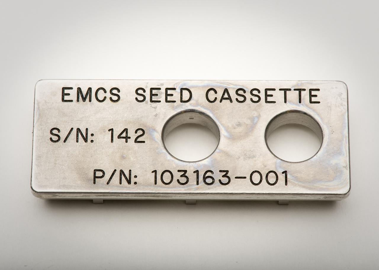 TROPI-2; Preparation of experiment containers in EMCS (European Modular Cultivation System) Lab, N-236