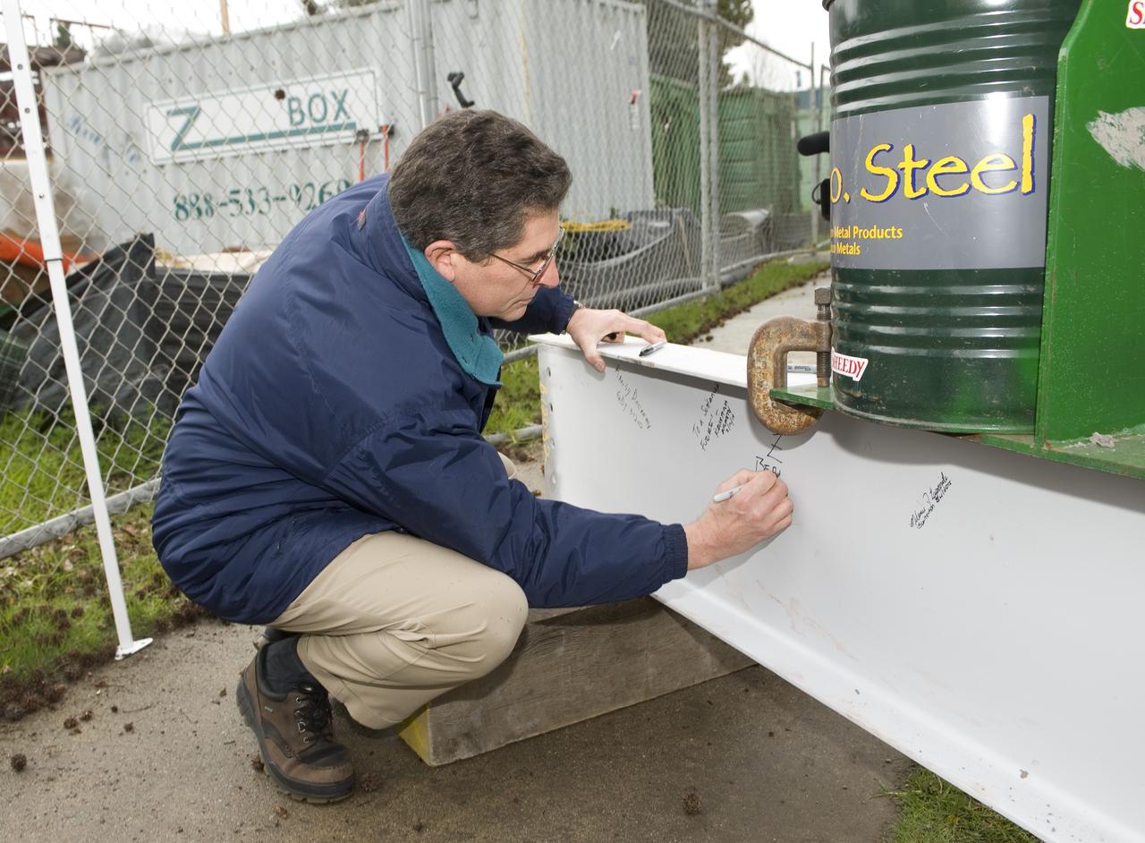 N-232 Sustainability 'Green' Building Topping Ceremony. Steve Zornetzer, Ames Associate Director signing the beam.