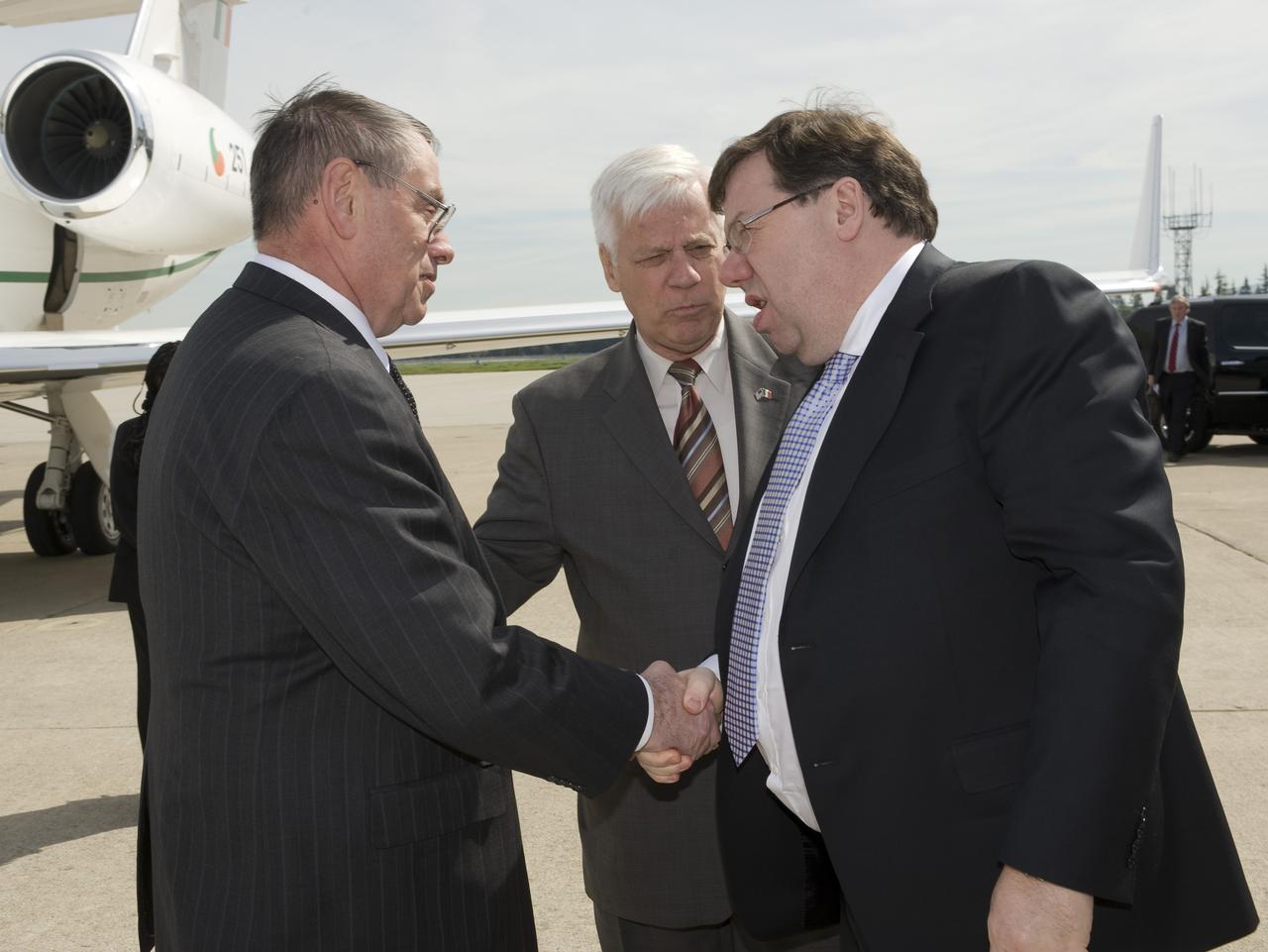 The Prime Minister of Ireland Bian Cowan on a stop over during a conference & visit with San Jose-Dublin Sister Cities Stephen T. 'Tim' Quigley, Jr. to dedicate/open the Irish Innovation Center in San Jose, CA. Pete Worden, Ames Center Director, Tim Quigley greet Brian Cowen Prime Minister of Ireland.