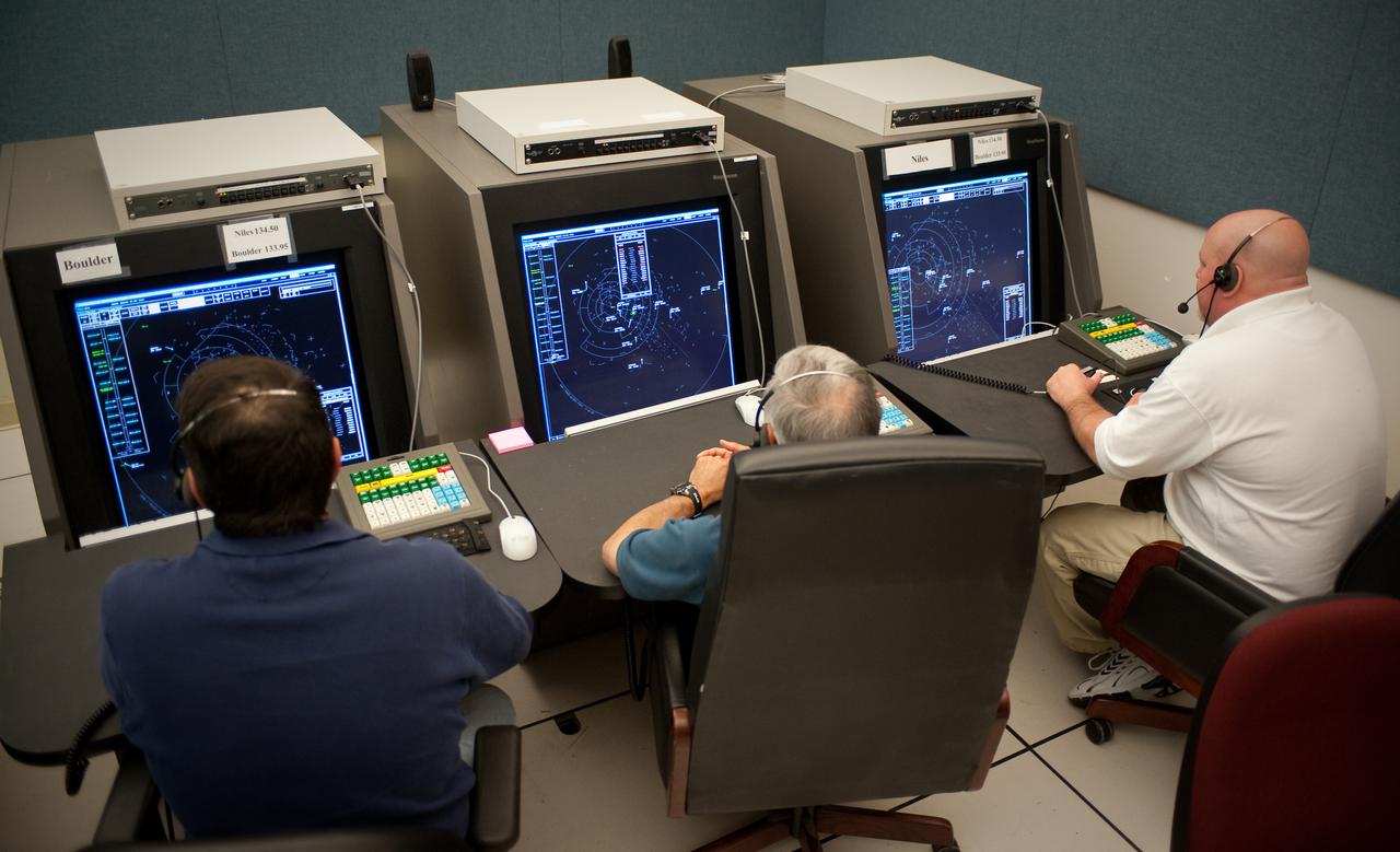 Terminal Area Procedures for Paired Runways (TAPPR) Simulation in the Ames Air Traffic Management (ATM) Laboraotry N-201 ATC area with Gus Guerra, Craig Riley, Michael Garr,