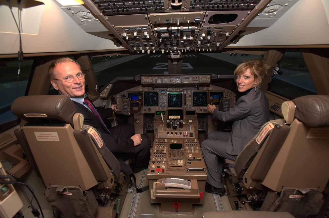 German Deligation visits Ames SOFIA Science Office for briefing and enjoy a Ames tour of CVSRF Simulator and 'fly' in the 774 cab with Jochen Homann & Sandy Wrede.