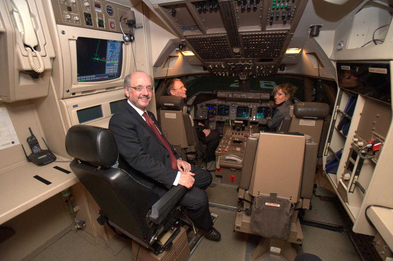 German Deligation visits Ames SOFIA Science Office for briefing and enjoy a Ames tour of CVSRF Simulator and 'fly' in the 774 cab with Ederhard Brockmann in front and  Jochen Homann & Sandy Wrede in pilot/co-pilot seats.