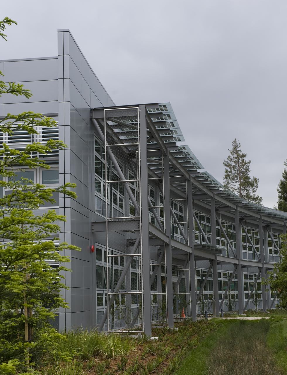 Construction of the new NASA Ames Green Building dubbed Sustainability Base located on the Ames Research Center campus at Moffett Field, CA. Landscaping.