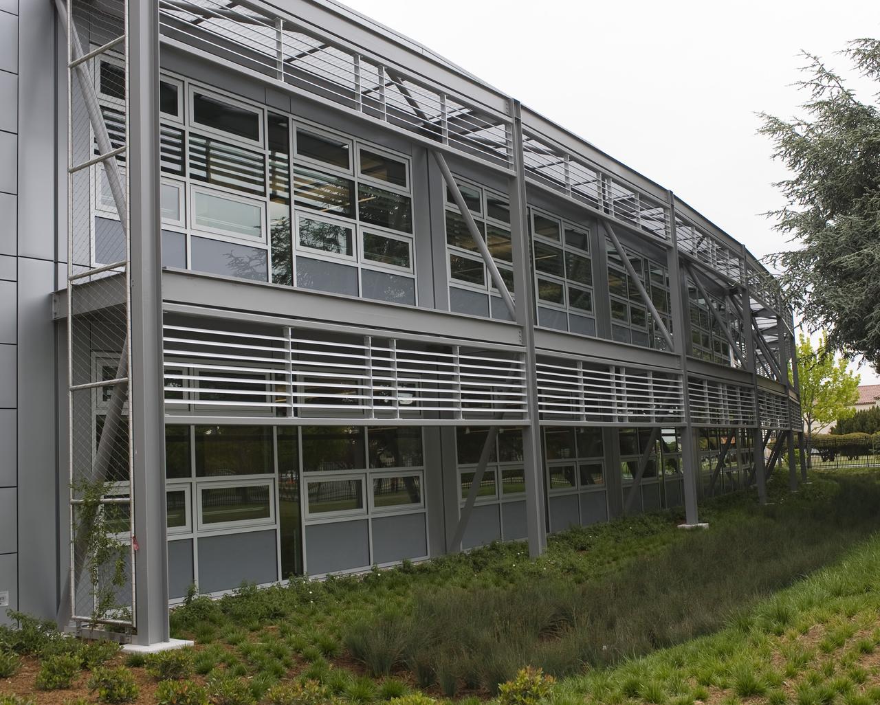 Construction of the new NASA Ames Green Building dubbed Sustainability Base located on the Ames Research Center campus at Moffett Field, CA. Landscaping.
