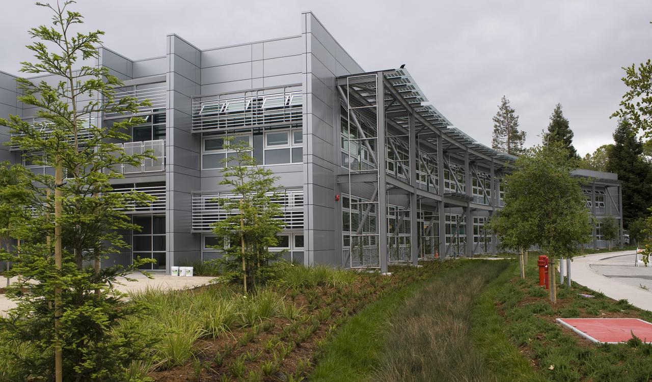 Construction of the new NASA Ames Green Building dubbed Sustainability Base located on the Ames Research Center campus at Moffett Field, CA. Landscaping.