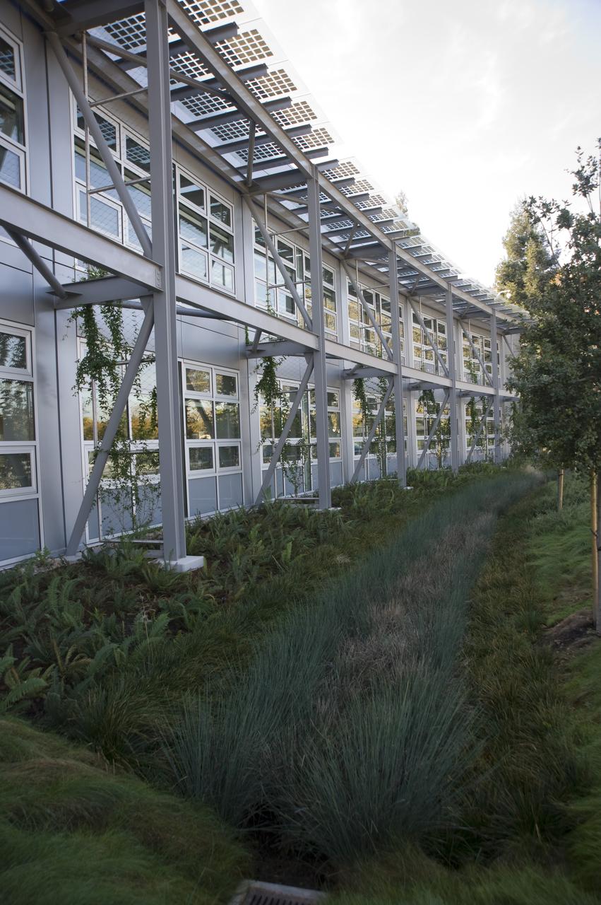 Construction of the new NASA Ames Green Building dubbed Sustainability Base located on the Ames Research Center campus at Moffett Field, CA. exterior shade
