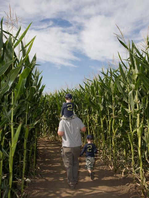 Space Farm 7 Program; NASA Day at the Dell'osso Family Farm, Lathrop,CA for the opening of the Kepler Corn Maze. Lots of fun activities were available and Kepler scientists gave talks and hands on demos to the audience of kids and adults alike to better understand Kepler and it's mission.