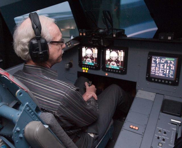 Capt. Chesley 'Sully' Sullenberger visits Ames Vertical Motion Simulator facility and takes a 'ride' in the Shuttle Cab (S-cab).