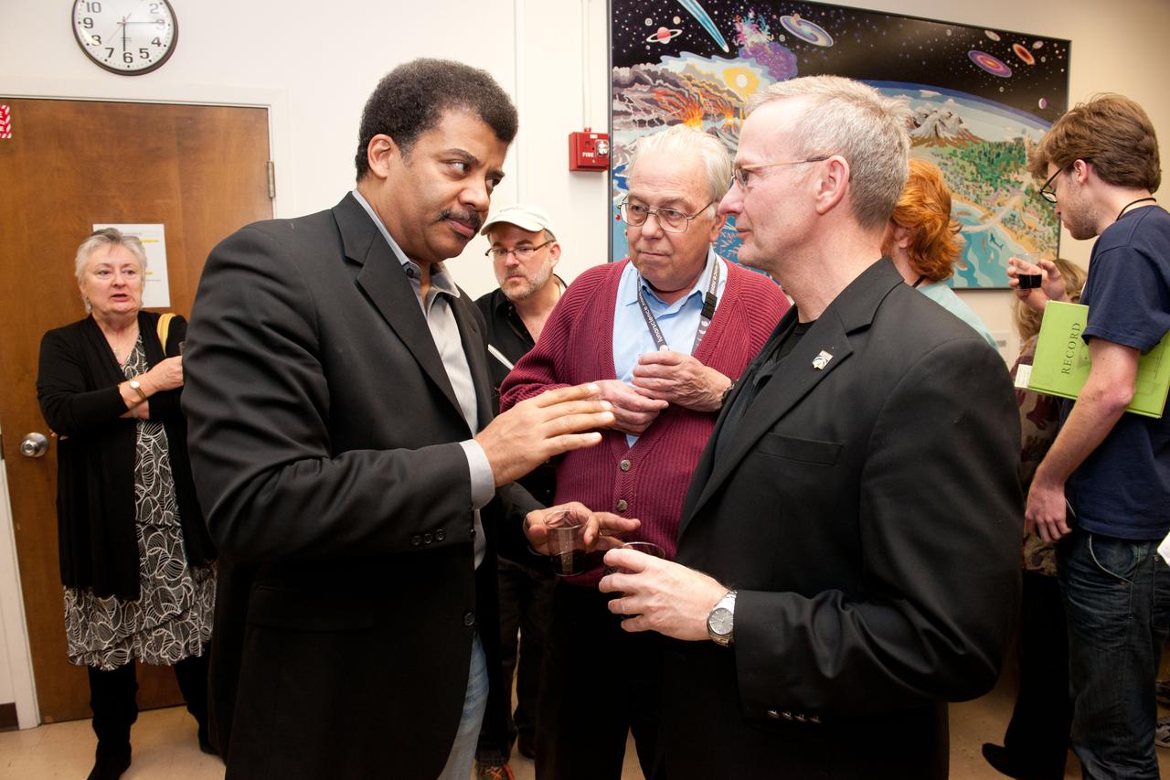 Neil DeGrasse Tyson, Astrophysicist with Hayden Planetarium, the American Museum of Natural History, visits the Ames Kepler Science Team during the 1000 days since Launch Review.