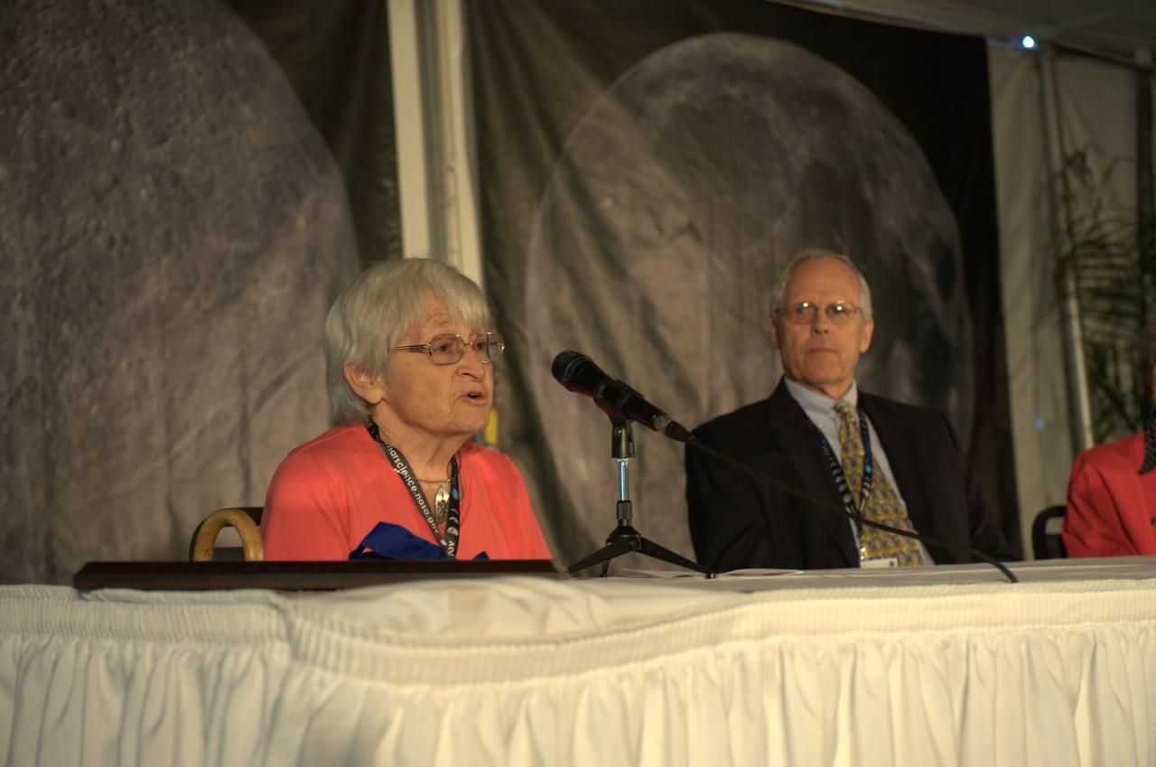 Lunar Science Forum 2011 Shoemaker Award reciepiants Gene Shoemaker on left and G. Jeffrey Taylor on right