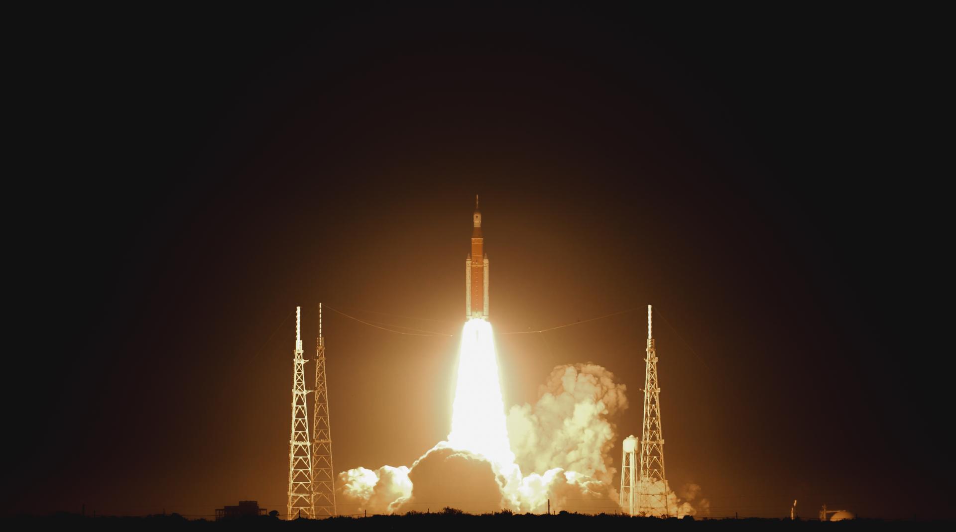 NASA’s Space Launch System (SLS) rocket with the Orion spacecraft atop launches the agency’s Artemis I flight test, Wednesday, Nov. 16 from Launch Complex 39B at NASA’s Kennedy Space Center in Florida. The Moon rocket and spacecraft lifted off at 1:47 a.m. ET. The Artemis I mission is the first integrated test of the agency’s deep space exploration systems: the Space Launch System rocket, Orion spacecraft, and supporting ground systems. The mission is the first in a series of increasingly complex missions to the Moon. With Artemis missions, NASA will land the first woman and first person of color on the Moon, using innovative technologies to explore more of the lunar surface than ever before.