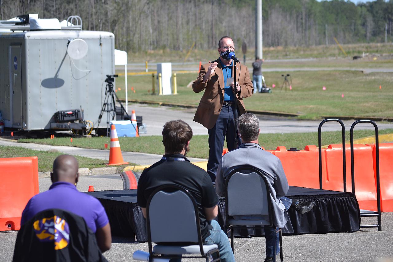 NASA conducts a hot fire test March 18, 2021, of the core stage for the agency’s Space Launch System rocket on the B-2 Test Stand at Stennis Space Center near Bay St. Louis, Mississippi. The hot fire test of the stage’s four RS-25 engines generated a combined 1.6 million pounds of thrust, just as will occur during an actual launch. The hot fire is the final test of the Green Run test series, which represents a comprehensive assessment of the core stage and its integrated systems prior to its launch on the Artemis I mission to the Moon.