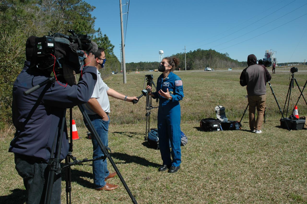 NASA conducts a hot fire test March 18, 2021, of the core stage for the agency’s Space Launch System rocket on the B-2 Test Stand at Stennis Space Center near Bay St. Louis, Mississippi. The hot fire test of the stage’s four RS-25 engines generated a combined 1.6 million pounds of thrust, just as will occur during an actual launch. The hot fire is the final test of the Green Run test series, which represents a comprehensive assessment of the core stage and its integrated systems prior to its launch on the Artemis I mission to the Moon.