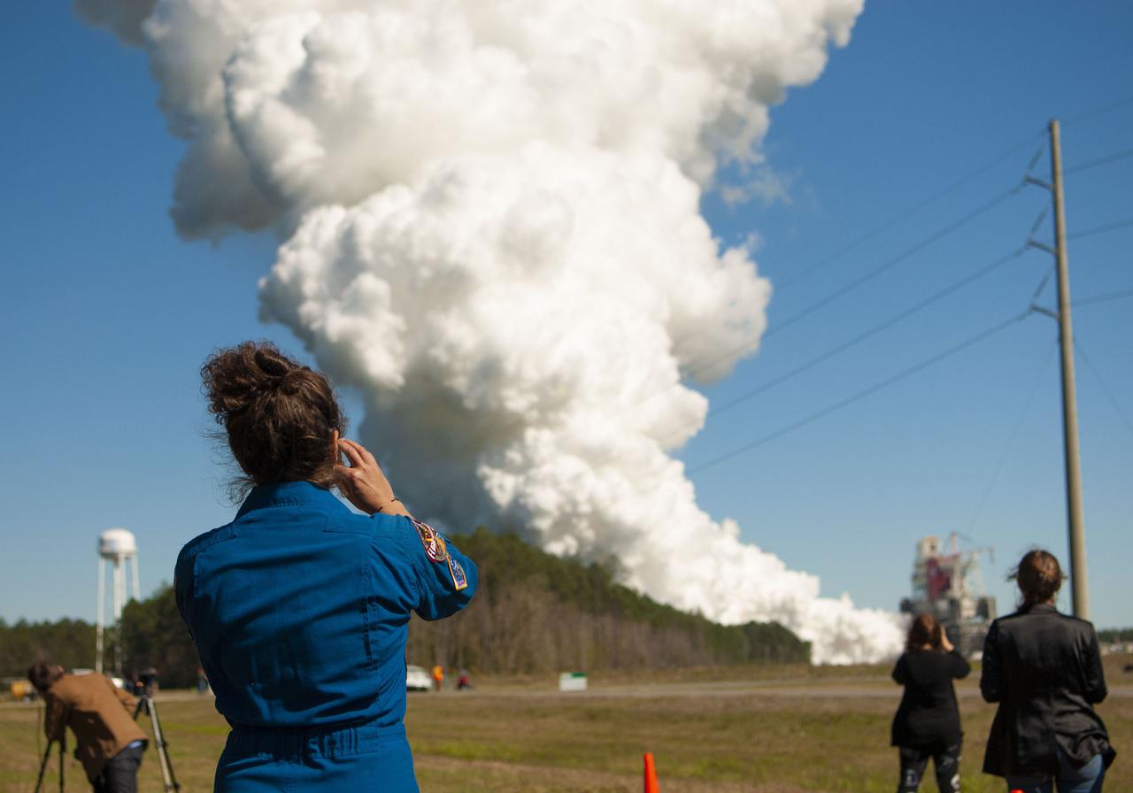 NASA conducts a hot fire test March 18, 2021, of the core stage for the agency’s Space Launch System rocket on the B-2 Test Stand at Stennis Space Center near Bay St. Louis, Mississippi. The hot fire test of the stage’s four RS-25 engines generated a combined 1.6 million pounds of thrust, just as will occur during an actual launch. The hot fire is the final test of the Green Run test series, which represents a comprehensive assessment of the core stage and its integrated systems prior to its launch on the Artemis I mission to the Moon.