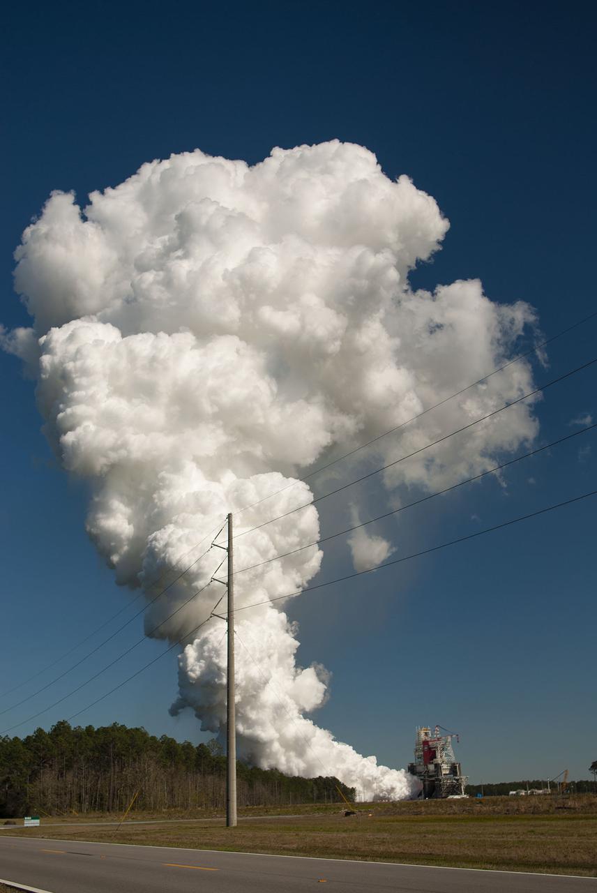 NASA conducts a hot fire test March 18, 2021, of the core stage for the agency’s Space Launch System rocket on the B-2 Test Stand at Stennis Space Center near Bay St. Louis, Mississippi. The hot fire test of the stage’s four RS-25 engines generated a combined 1.6 million pounds of thrust, just as will occur during an actual launch. The hot fire is the final test of the Green Run test series, which represents a comprehensive assessment of the core stage and its integrated systems prior to its launch on the Artemis I mission to the Moon.