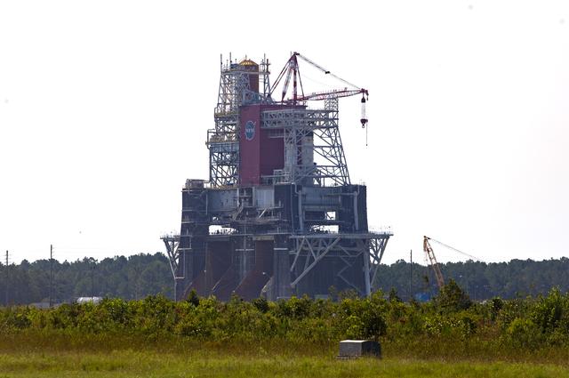 NASA image: SLS Core Stage Installed (Flame Trench View)